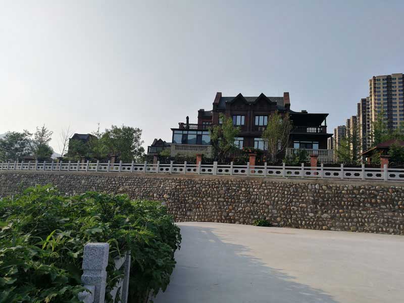 ������ɽ�̹��@����